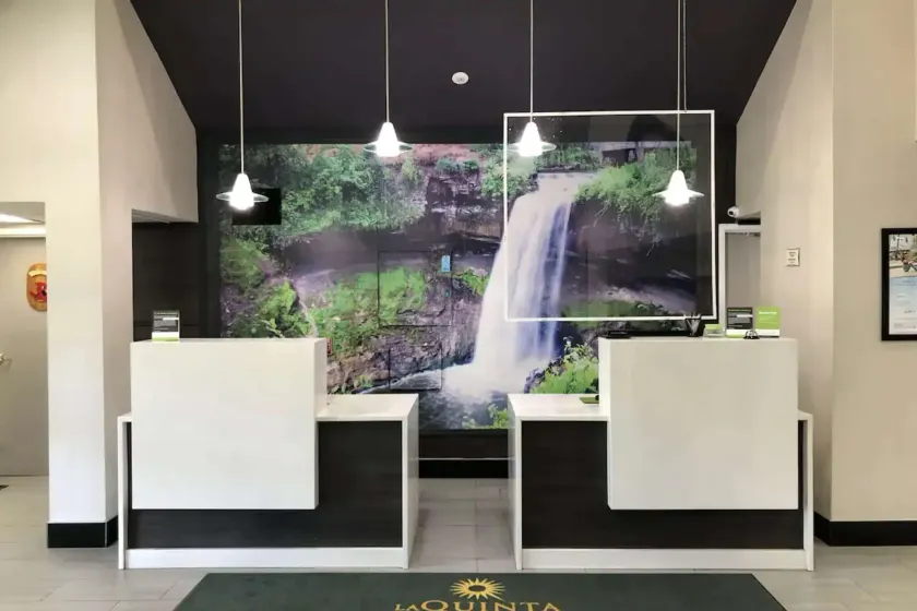 La Quinta Inn & Suites by Wyndham Minneapolis Northwest - Lobby