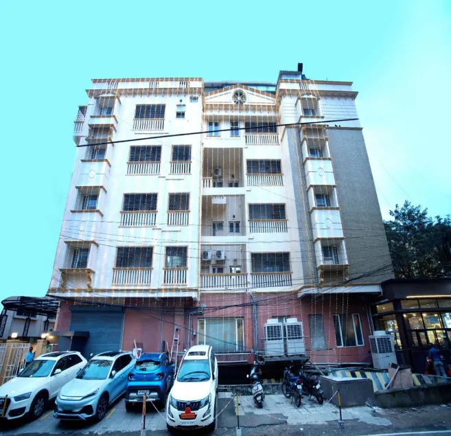 Blossoms Hotel & Service Apartments - Image 1