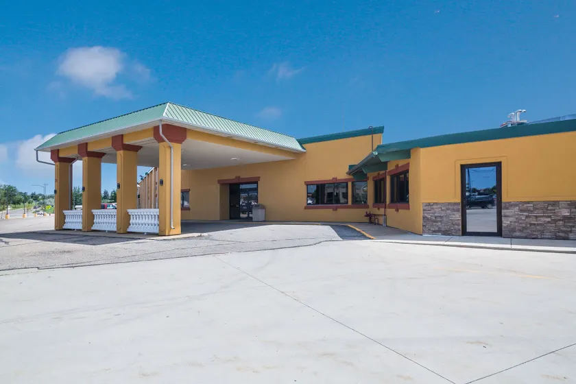 Badlands Inn & Suites - Image 1