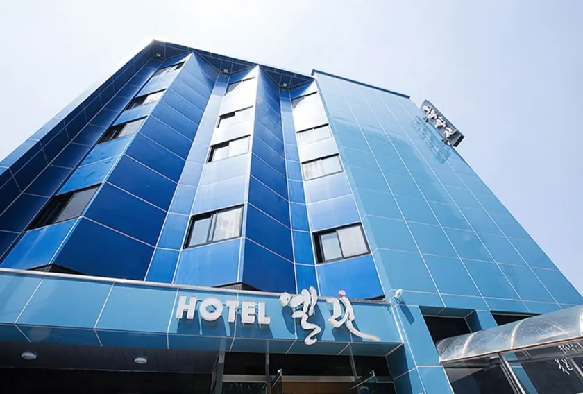 Elin Hotel - Image 1