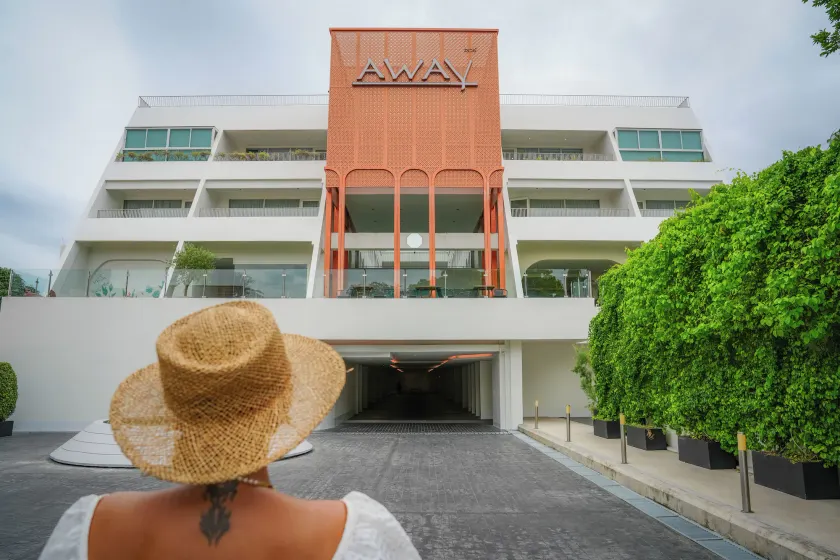 Away Bangkok Riverside Kene - Image 1