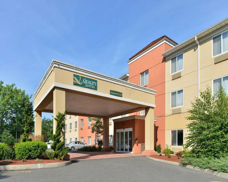 Quality Suites Stratford - Image 1