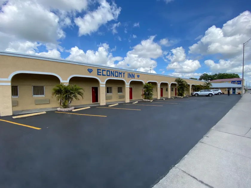Economy Inn - Image 1