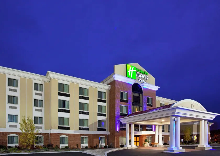 Holiday Inn Express & Suites Niagara Falls by IHG - Image 1