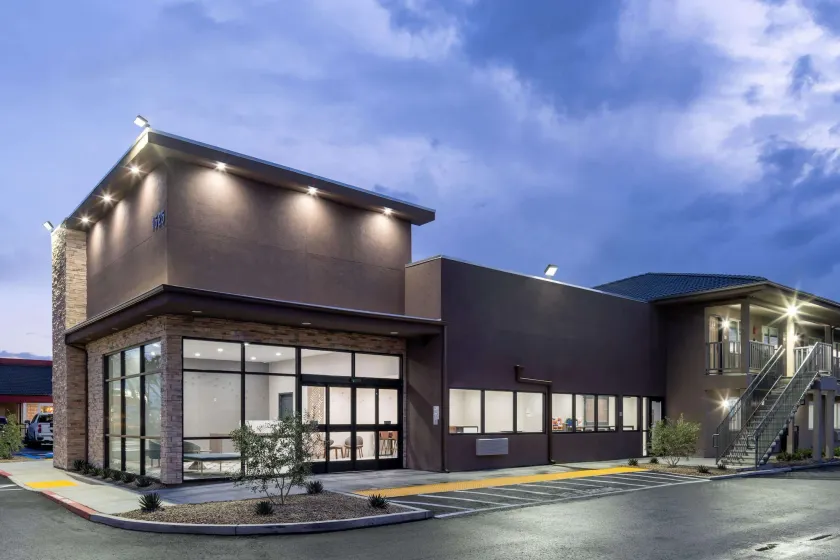 Ramada by Wyndham Modesto Yosemite Area - Image 1