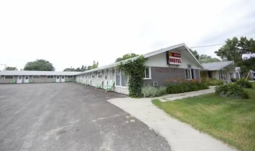 Star Motel - Image 1