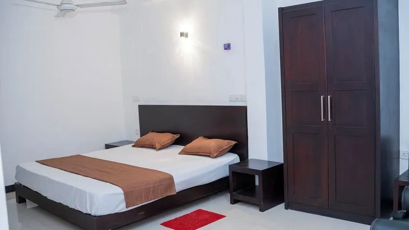 Yash Rest Inn - Rom
