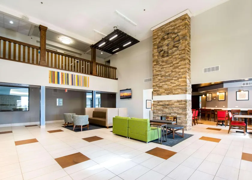 Country Inn & Suites by Radisson, South Haven, MI - Image 1
