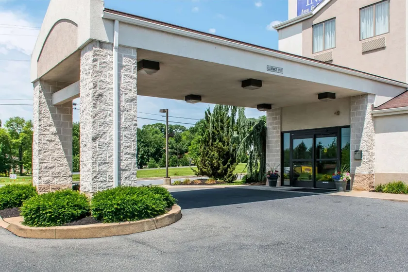 Sleep Inn & Suites of Lancaster County - Image 1