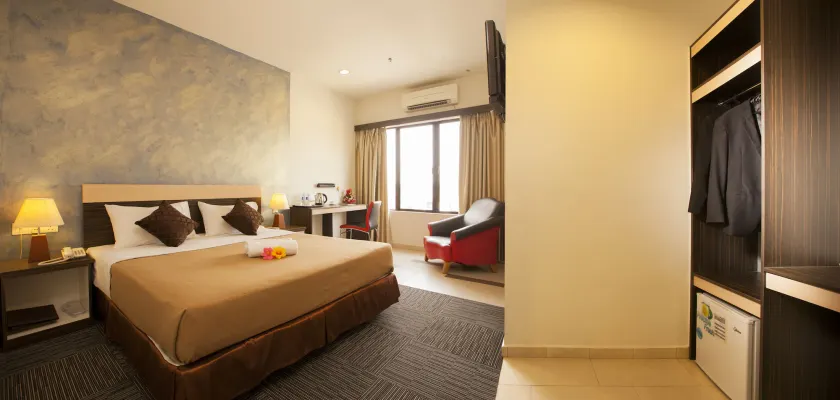 LEO Express Hotel - Image 1