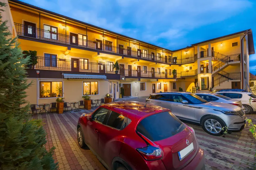 Long Street Hotel - Image 1