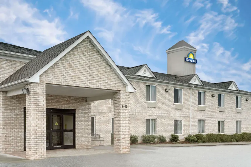 Days Inn by Wyndham Greensboro NC - Image 1