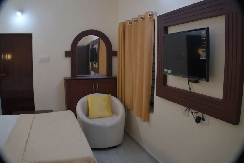 Hotel Sunrise - Image 1