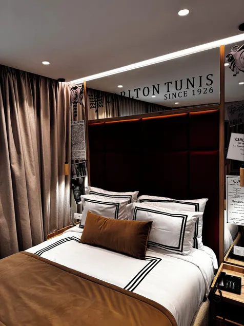 Hotel Carlton - Image 1