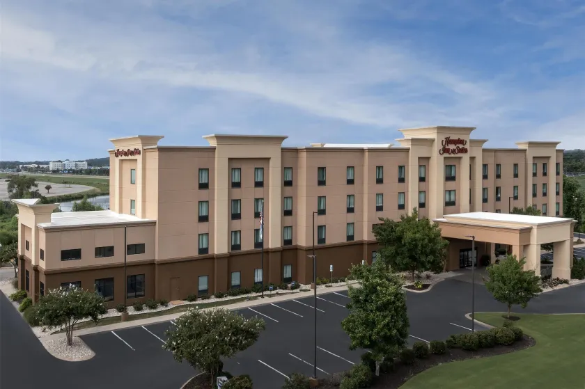 Hampton Inn & Suites Tupelo/Barnes Crossing - Image 1