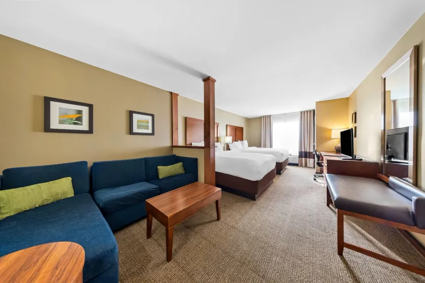 Comfort Inn & Suites West - Medical Center - Image 1