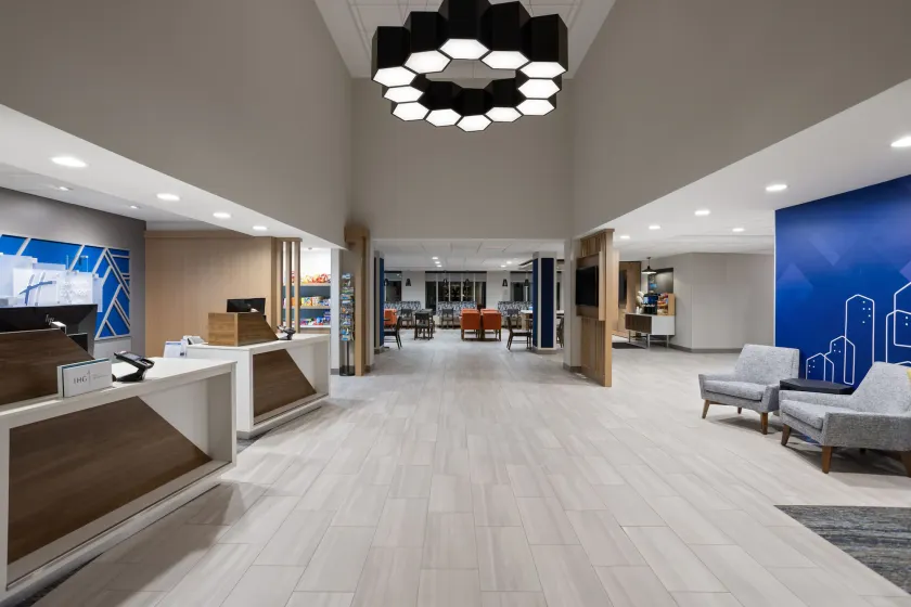 Holiday Inn Express Hotel & Suites Brattleboro by IHG - Lobby