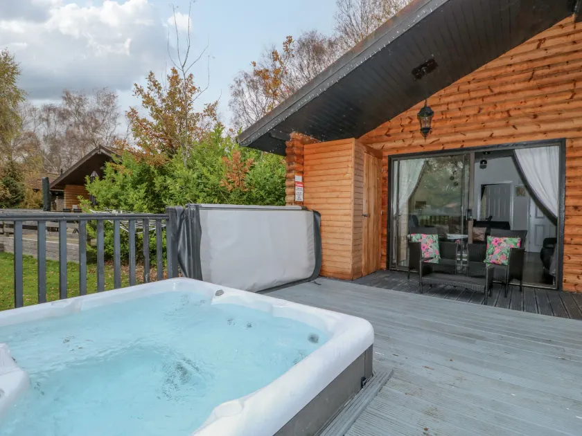 Sunset Lodge - Image 1