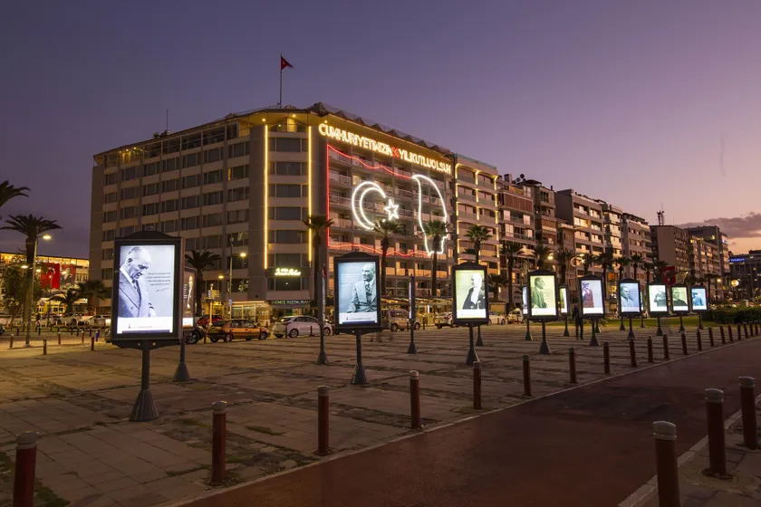 Izmir Palas Hotel - Image 1