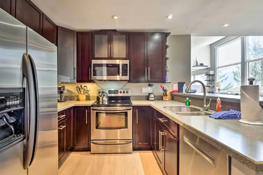 Tranquil Avon Vacation Unit w/ Luscious Views - Innenbereich