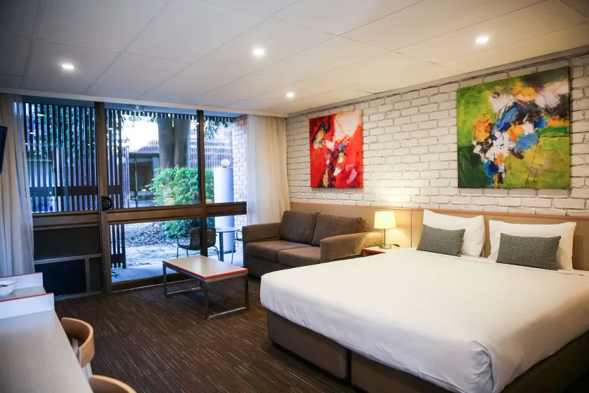 Villa Noosa Hotel - Image 1