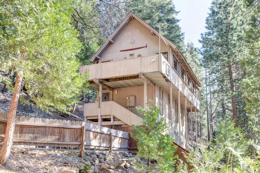 Views inside Yosemite-Timber Lodge-Sleeps 6 - Image 1