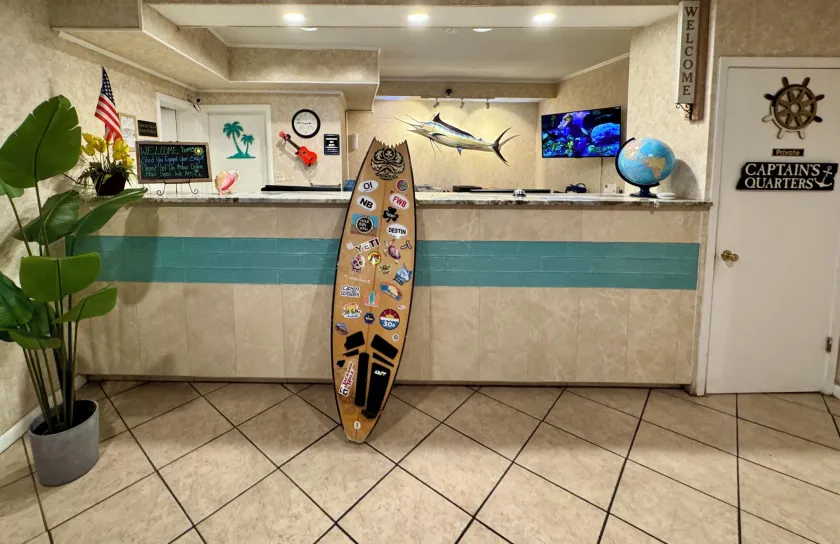 Hole Inn the Wall Hotel - Fort Walton Beach - Sunset Plaza - nearby Beaches & Hurlburt - Image 1