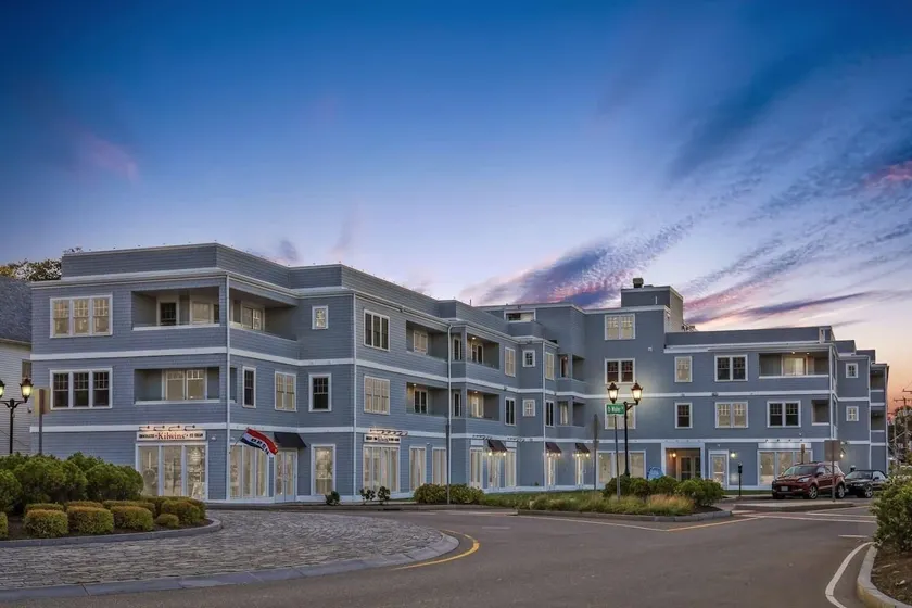 Harbourtown Suites - Image 1