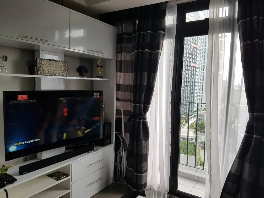 Araneta Cubao No Brown Outs 1BR Furnished Condo with Balcony free WiFi Netflix - Image 1