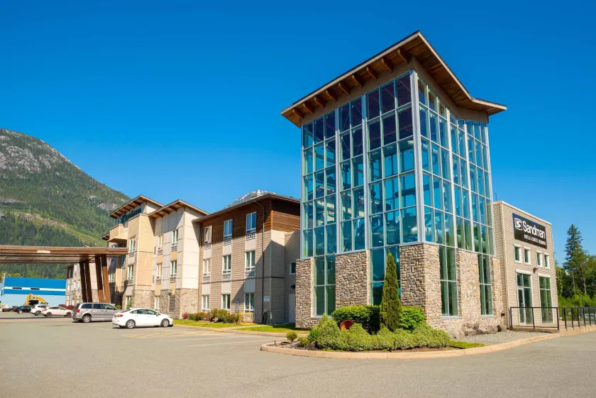 Sandman Hotel and Suites Squamish - Image 1