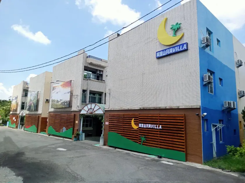Moon Villa - Image 1