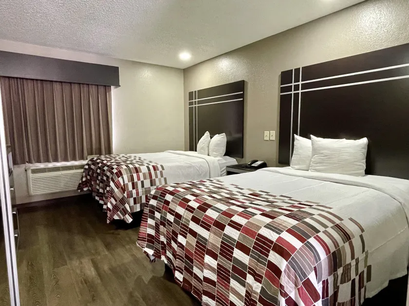 Red Roof Inn & Suites Jackson - Richland - Image 1