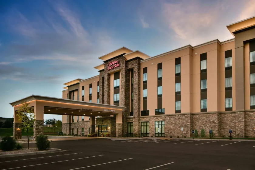 Hampton Inn & Suites Hudson - Image 1
