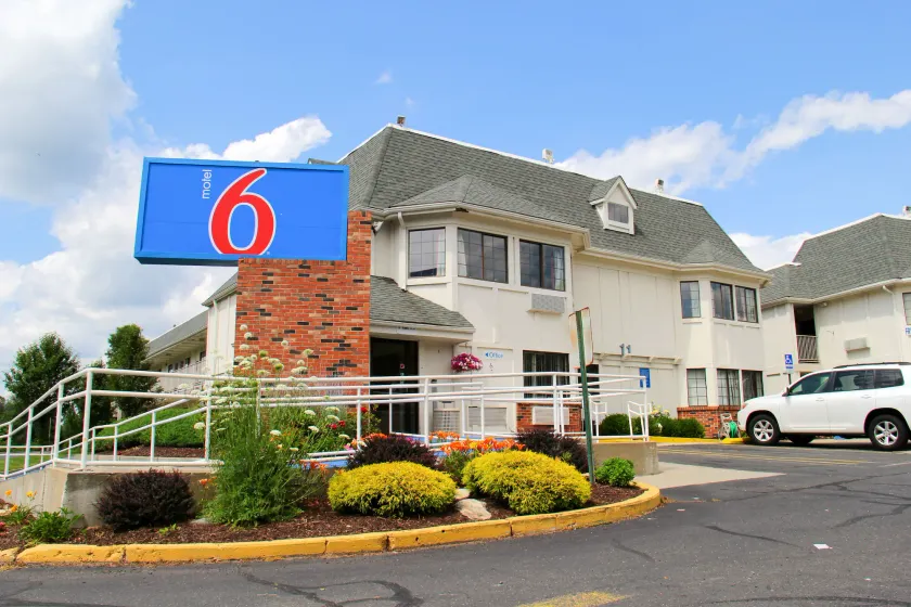 Motel 6-Enfield, CT - Hartford - Image 1