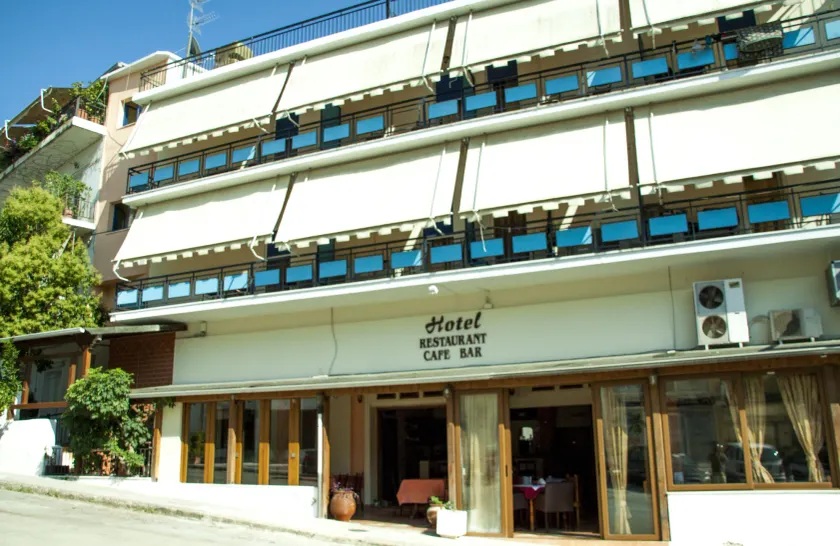 Stavrodromi Hotel - Image 1