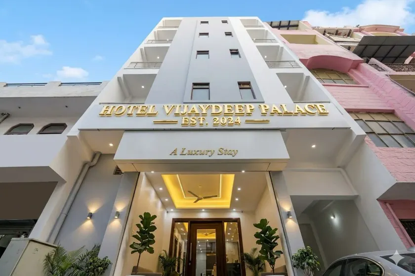 Hotel Vijaydeep Place Near Delhi Airport - Image 1