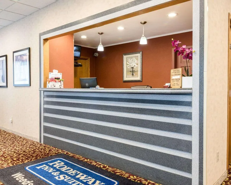 Rodeway Inn - Image 1