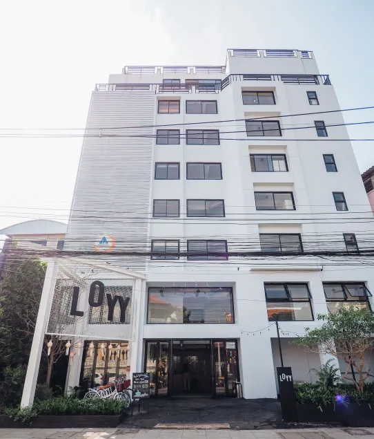 Loyy Hotel - Image 1