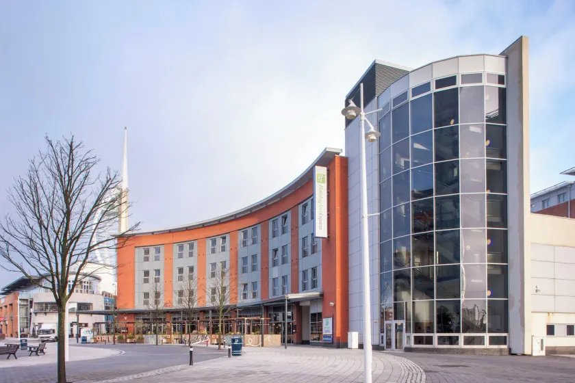 Holiday Inn Express Portsmouth Gunwharf Quays by IHG - Image 1