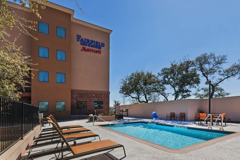 Fairfield Inn and Suites by Marriott Austin Northwest/Research Blvd - Image 1