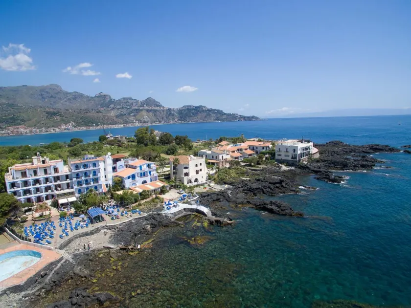 Kalos Hotel - Image 1