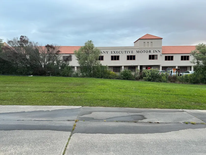 Albany Executive Motor Inn Limited - Image 1