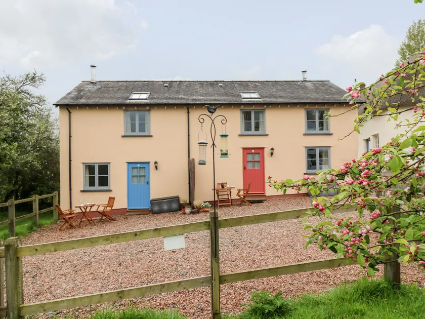 Plum Cottage - Image 1