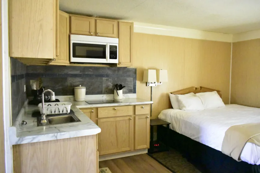 Hampton Motel - Image 1