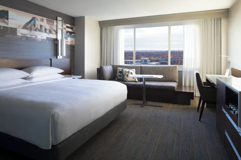 Kansas City Marriott Country Club Plaza - Image 1