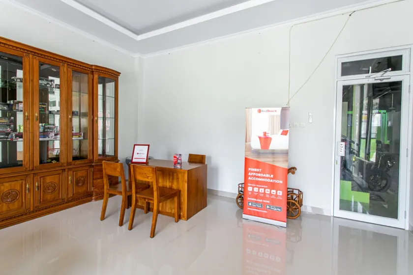 RedDoorz near Universitas Muhammadiyah Yogyakarta - Lobby