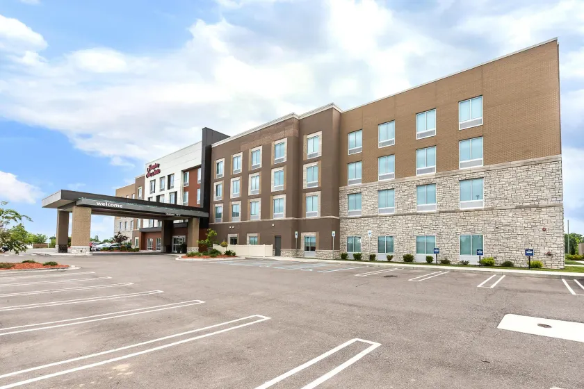 Hampton Inn & Suites Howell - Image 1