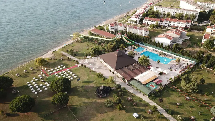 Mertur Hotel - Image 1