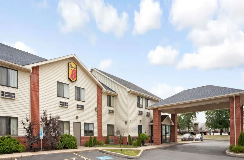 Super 8 by Wyndham Monee I-57 - Image 1