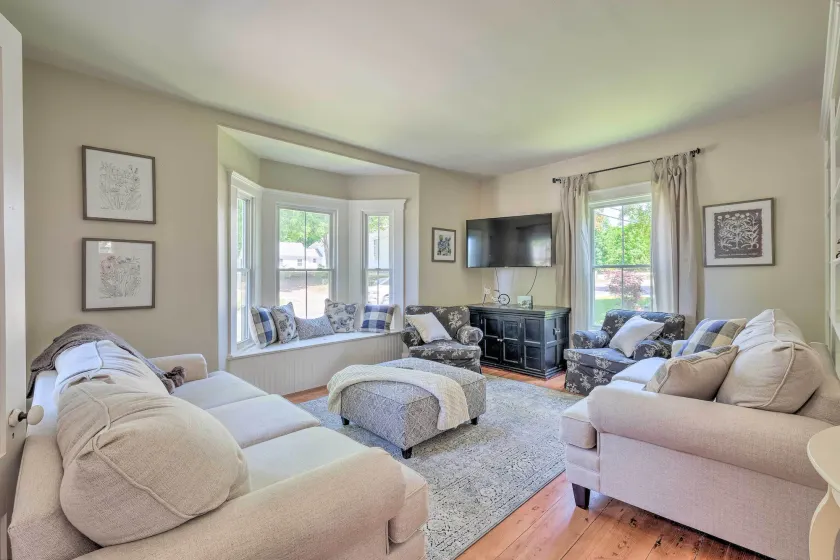 Bright Lake Winnipesaukee Home - Walk to Town - Interni
